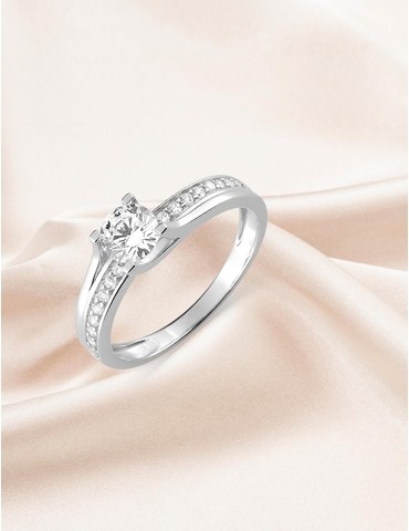 Bague solitaire accompagné...