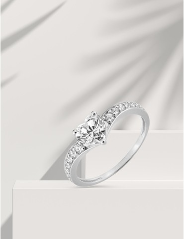 Bague fantaisie solitaire...