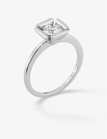 Bague solitaire en or blanc...