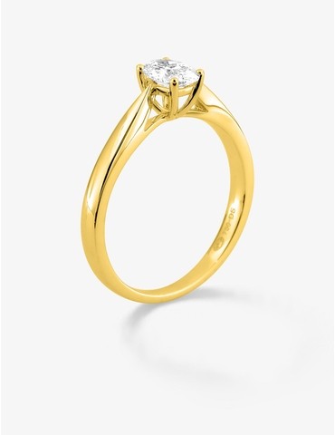Bague solitaire ovale en or...