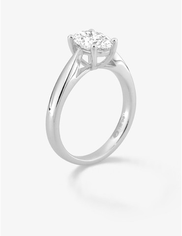 Bague solitaire ovale en or...