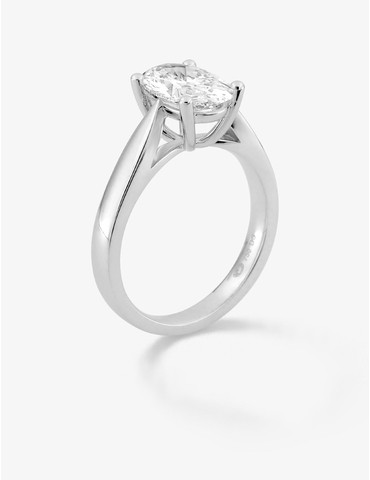 Bague solitaire ovale en or...