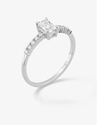 Bague solitaire accompagnée...
