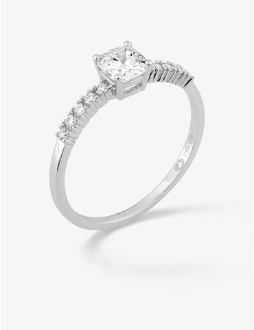 Bague solitaire accompagnée...