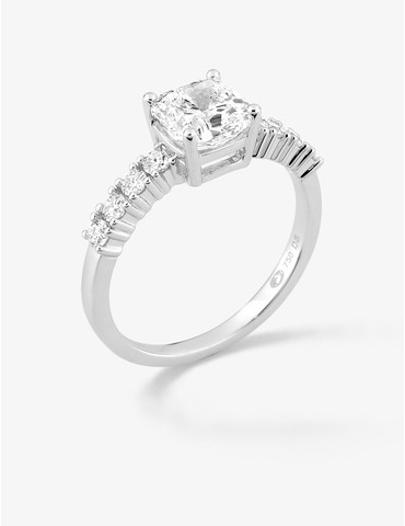 Bague solitaire accompagnée...