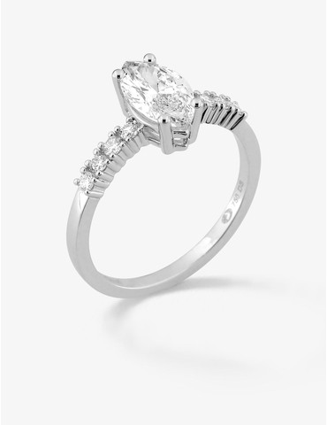 Bague solitaire accompagnée...