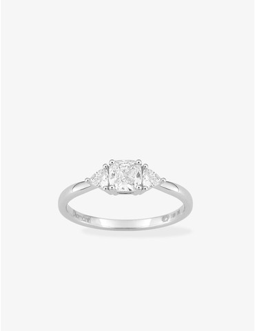 Bague solitaire accompagnée...