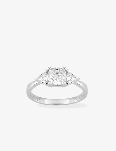 Bague solitaire accompagnée...