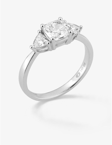 Bague solitaire accompagnée...