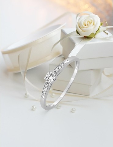 Bague solitaire accompagné...