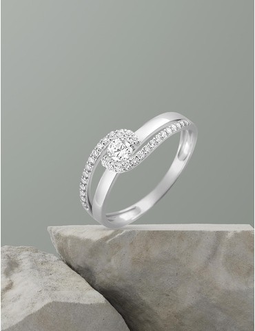 Bague solitaire accompagné...