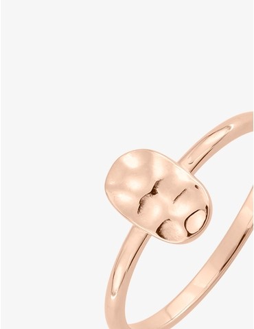 Bague ovale effet martelé...