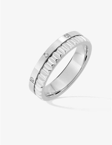 Bague en acier gris avec...