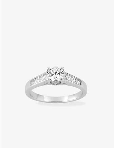 Bague solitaire accompagnée...