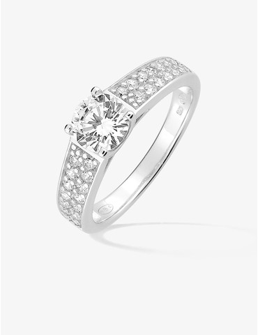 Bague solitaire accompagnée...