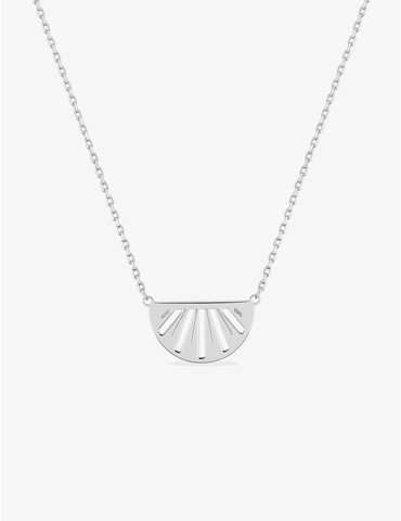 Collier demi-cercle ajouré...
