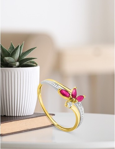 Bague fleur en or jaune...