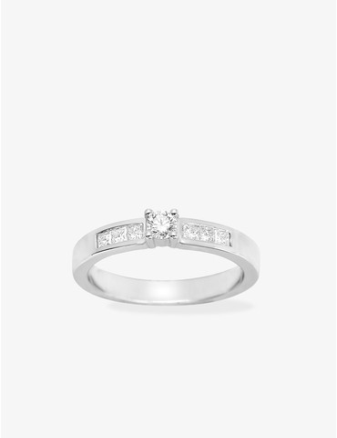 Bague solitaire accompagnée...