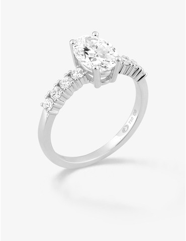 Bague solitaire accompagnée...