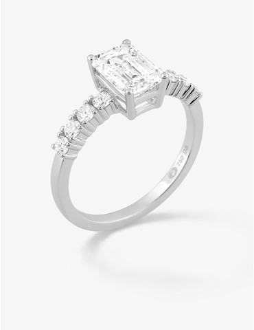 Bague solitaire accompagnée...