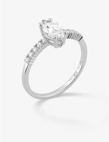Bague solitaire accompagnée...