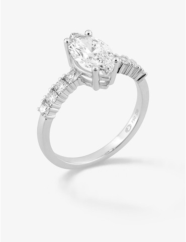 Bague solitaire accompagnée...